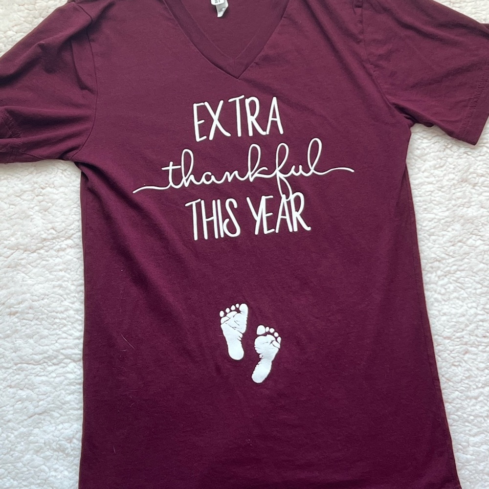“Extra Thankful This Year” pregnancy announcement shirt.